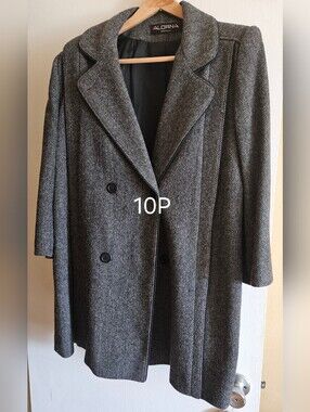 Alorna Women’s Gray Herringbone Double-Breasted Coat